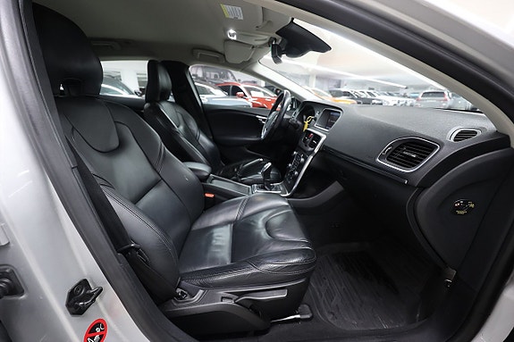 Volvo V40 14 of 21