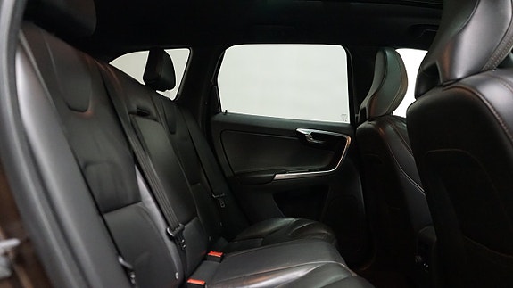 Volvo XC60 11 of 22