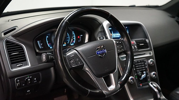 Volvo XC60 13 of 22