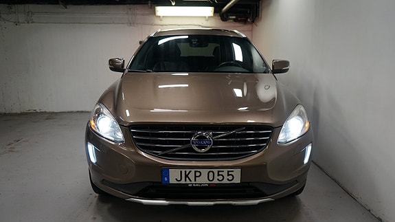 Volvo XC60 2 of 22