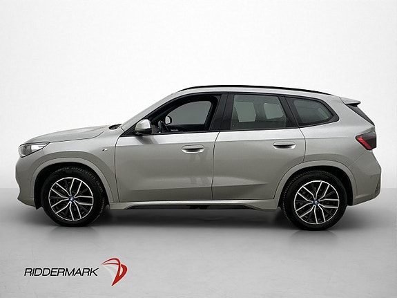 BMW iX1 5 of 29