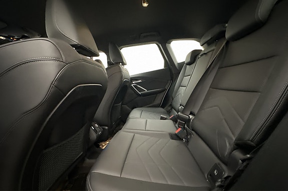 BMW iX1 13 of 29