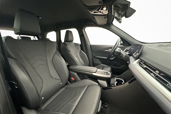 BMW iX1 10 of 29
