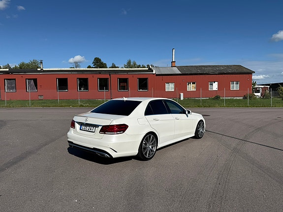 Mercedes-Benz E350 d 3 of 5