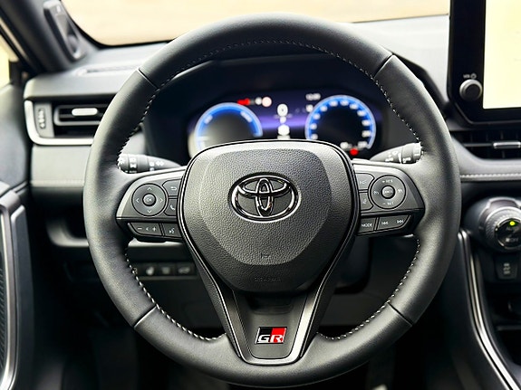 Toyota RAV4 16 of 26