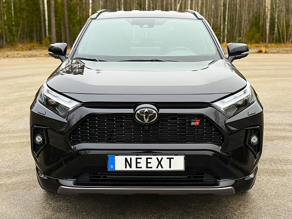 Toyota RAV4 8 of 26