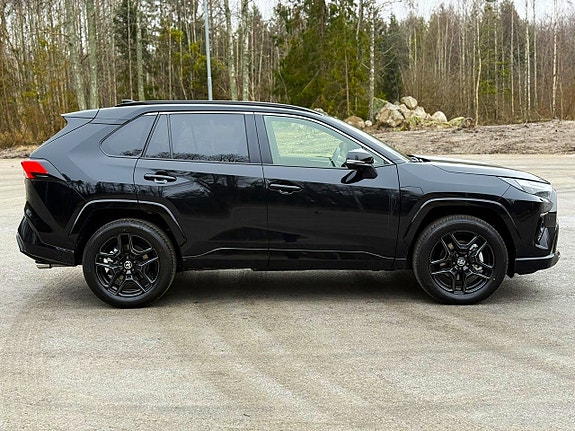 Toyota RAV4 6 of 26
