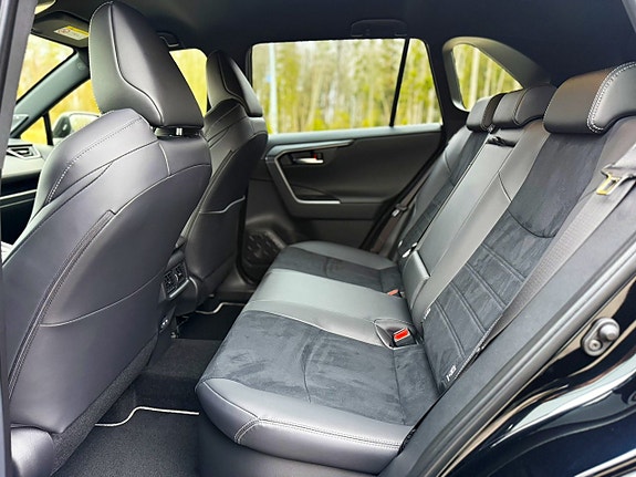 Toyota RAV4 15 of 26