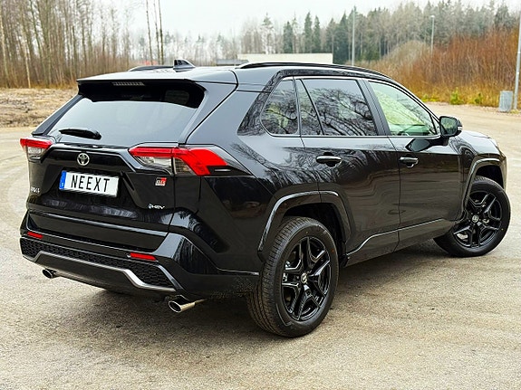 Toyota RAV4 5 of 5