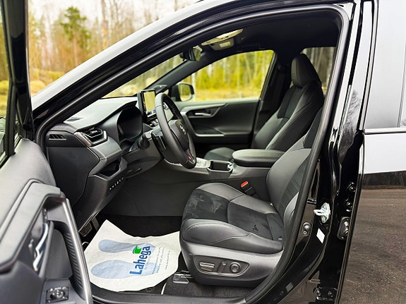 Toyota RAV4 12 of 26