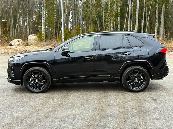 Toyota RAV4 2 of 5