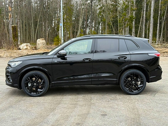 Volkswagen Tiguan 2 of 5