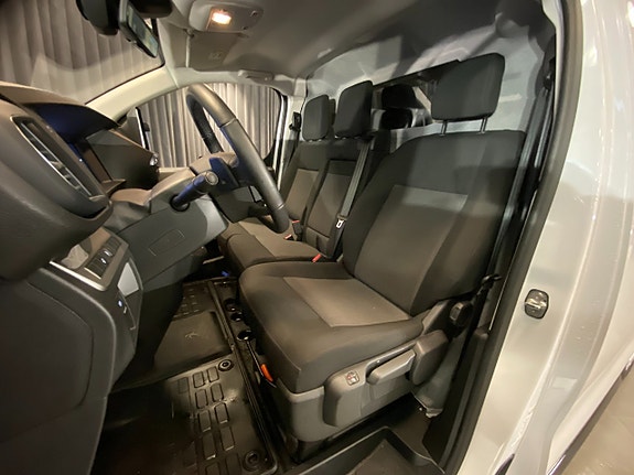 Peugeot e-Expert 8 of 30