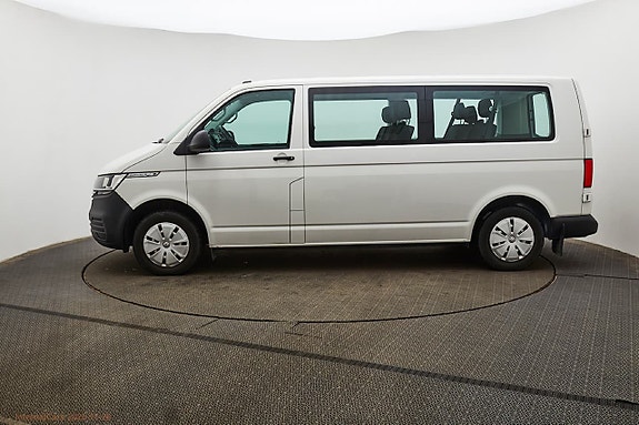 Volkswagen Caravelle 4 of 5
