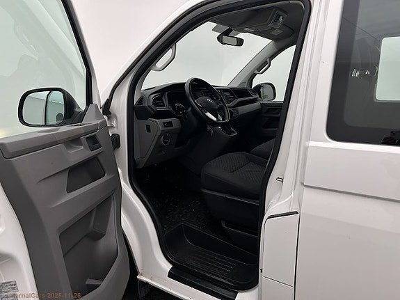 Volkswagen Caravelle 10 of 12