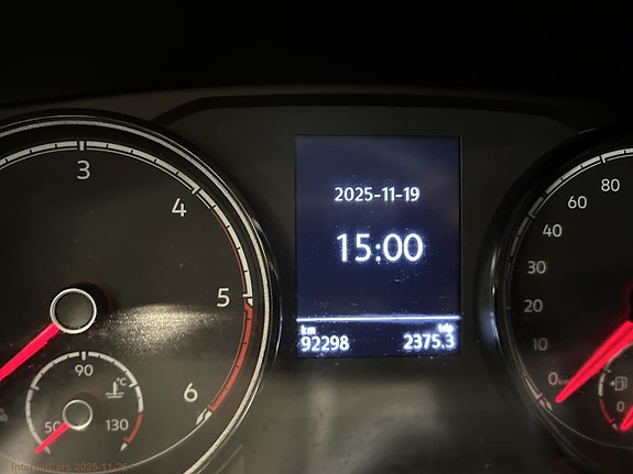Volkswagen Caravelle 8 of 12