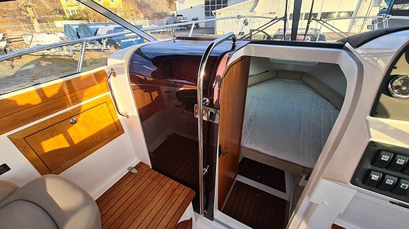 Aquador 24 DC Mercruiser 4.5L V6 DTS, Drev Bravo 3 2017 6 of 12