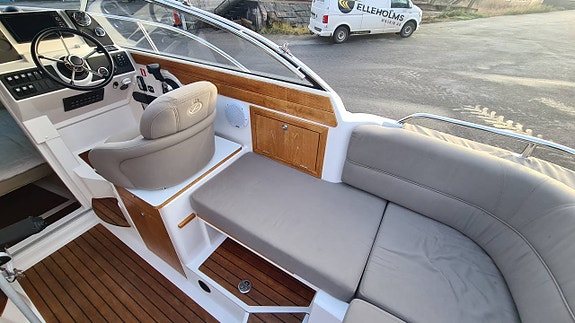 Aquador 24 DC Mercruiser 4.5L V6 DTS, Drev Bravo 3 2017 7 of 12