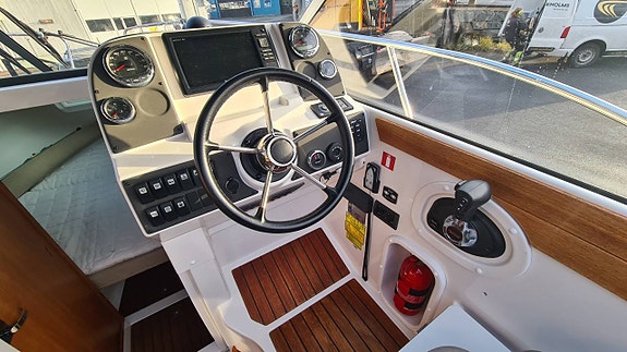 Aquador 24 DC Mercruiser 4.5L V6 DTS, Drev Bravo 3 2017 5 of 12