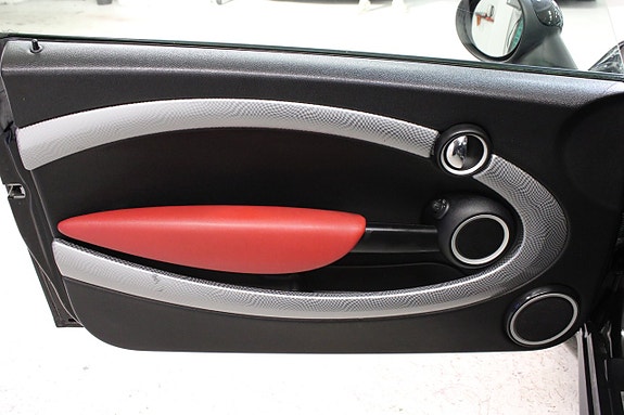 MINI Cooper S 5 of 16