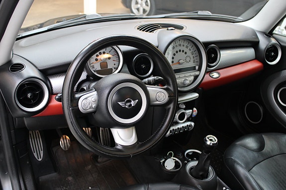 MINI Cooper S 9 of 12