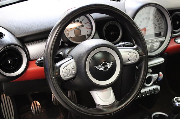 MINI Cooper S 9 of 16