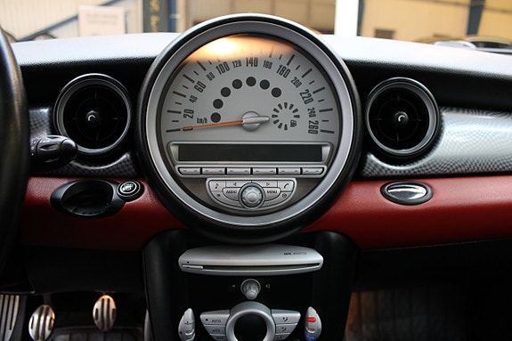 MINI Cooper S 10 of 12