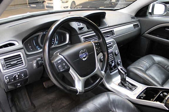 Volvo V70 11 of 13