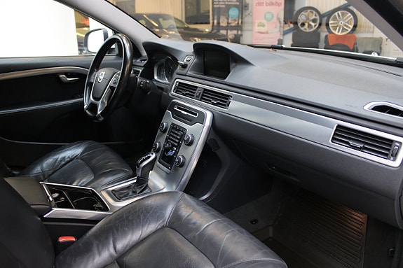 Volvo V70 8 of 13