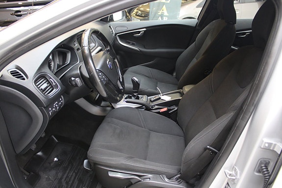 Volvo V40 6 of 11