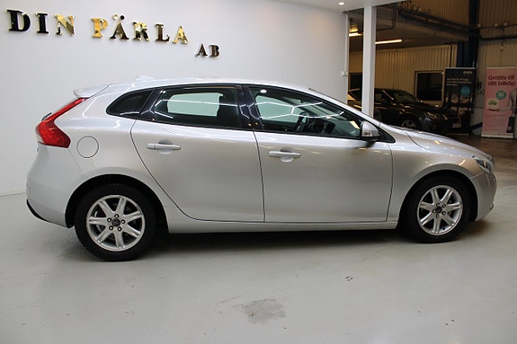 Volvo V40 4 of 5