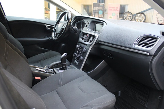 Volvo V40 9 of 11