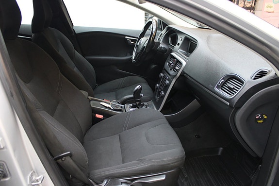 Volvo V40 7 of 11