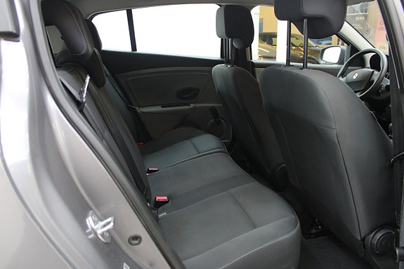 Renault Megane 8 of 10