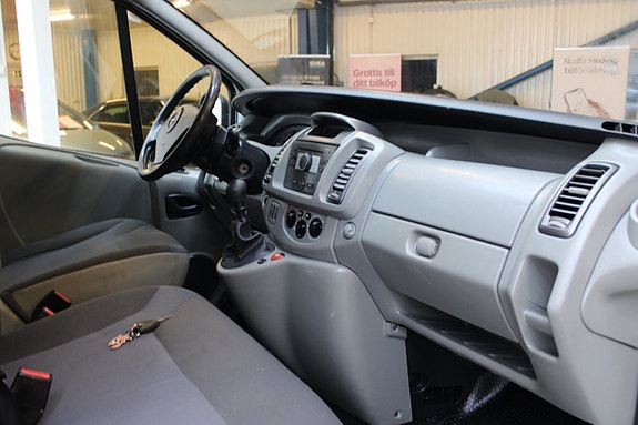 Opel Vivaro 11 of 11