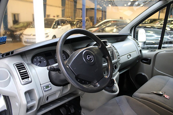 Opel Vivaro 7 of 11