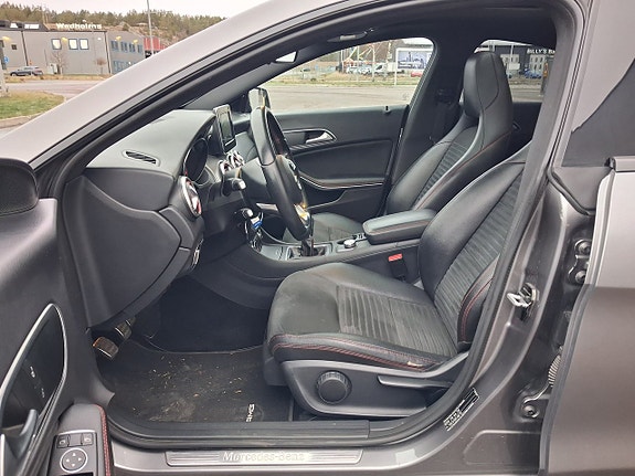 Mercedes-Benz CLA200 19 of 23