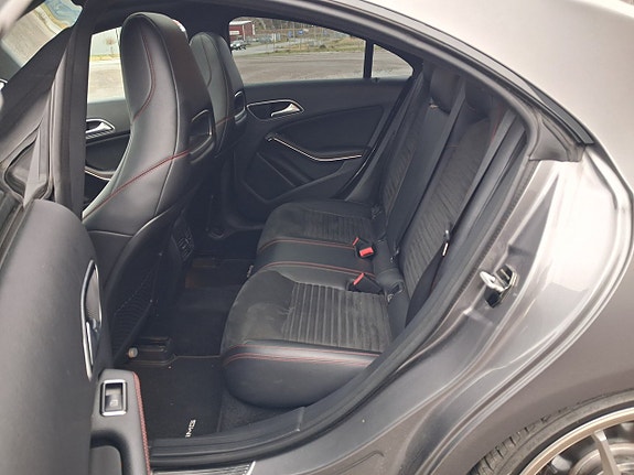 Mercedes-Benz CLA200 20 of 23