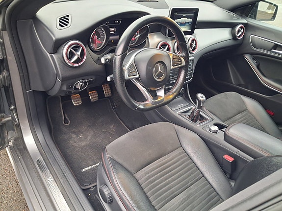 Mercedes-Benz CLA200 14 of 23