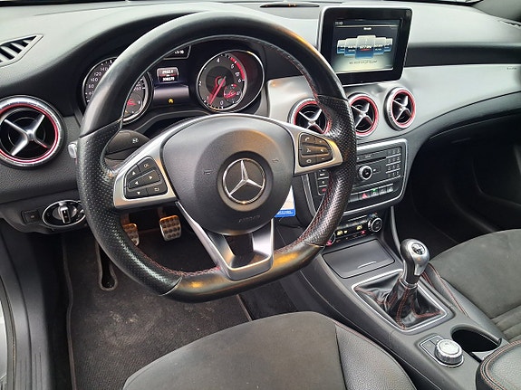 Mercedes-Benz CLA200 13 of 23