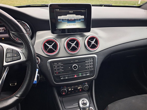 Mercedes-Benz CLA200 16 of 23