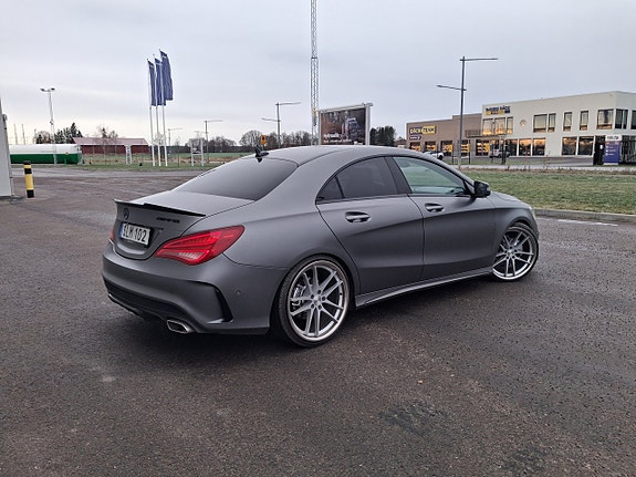 Mercedes-Benz CLA200 4 of 5