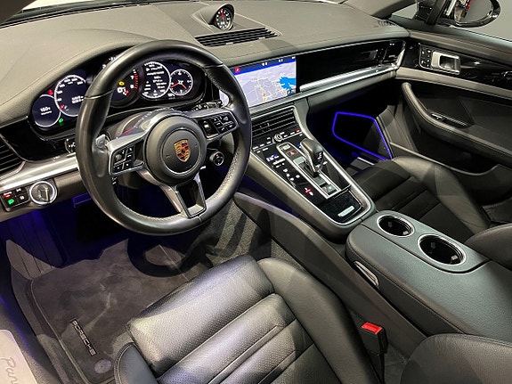 Porsche Panamera 4 5 of 5