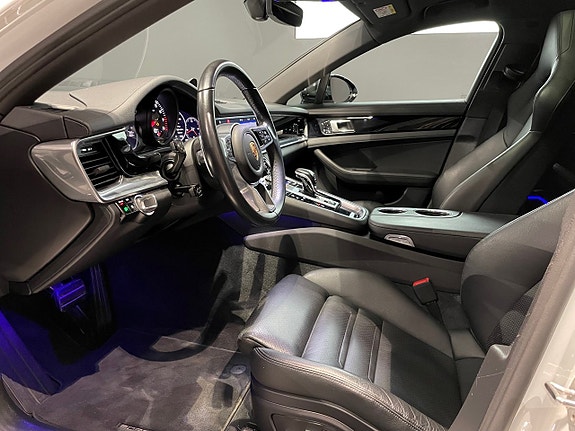 Porsche Panamera 4 4 of 5