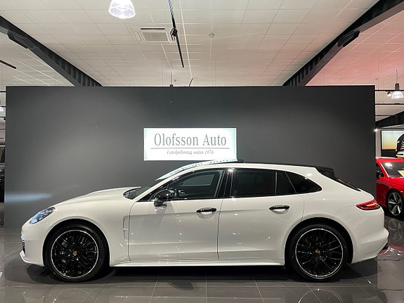 Porsche Panamera 4 3 of 5
