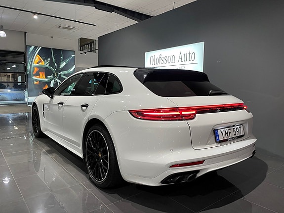 Porsche Panamera 4 2 of 5