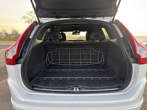 Volvo XC60 13 of 18