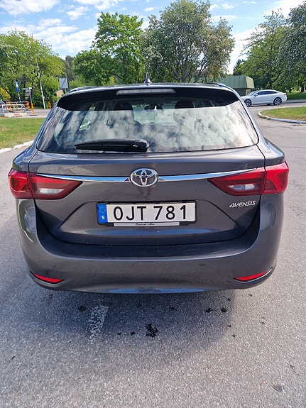 Toyota Avensis 2 of 10