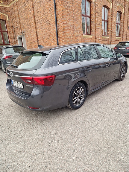 Toyota Avensis 8 of 10