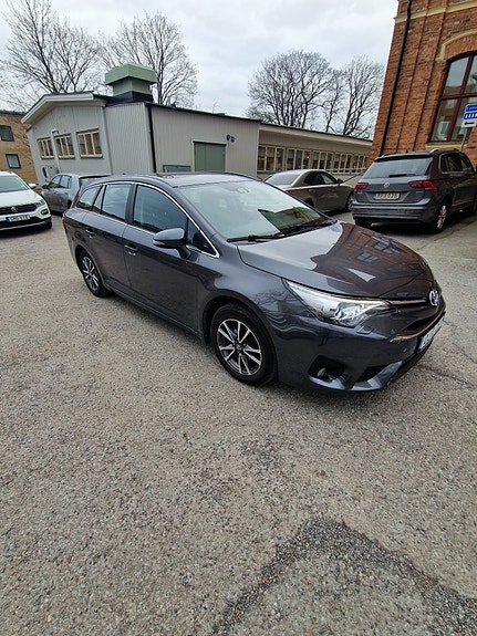 Toyota Avensis 7 of 10